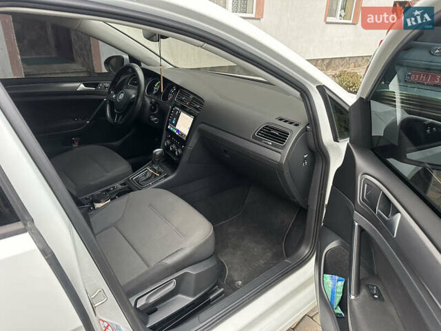 Белый Фольксваген e-Golf, объемом двигателя 0 л и пробегом 70 тыс. км за 13700 $, фото 26 на Automoto.ua