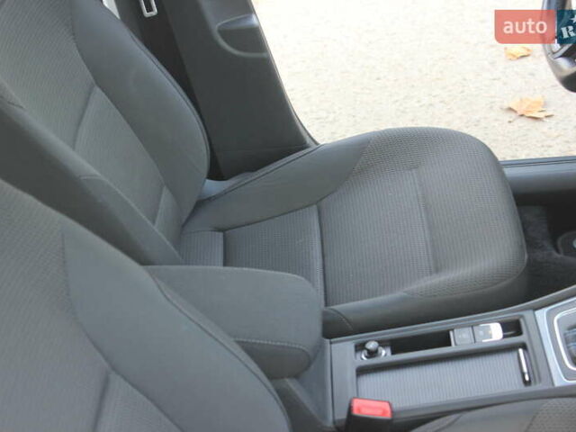 Белый Фольксваген e-Golf, объемом двигателя 0 л и пробегом 69 тыс. км за 13999 $, фото 30 на Automoto.ua