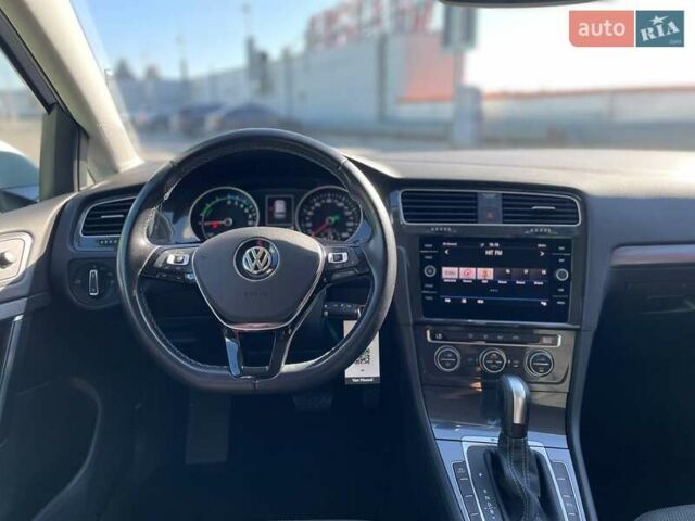 Белый Фольксваген e-Golf, объемом двигателя 0 л и пробегом 124 тыс. км за 13490 $, фото 23 на Automoto.ua