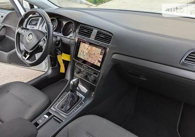 Білий Фольксваген e-Golf, об'ємом двигуна 0 л та пробігом 56 тис. км за 14950 $, фото 29 на Automoto.ua