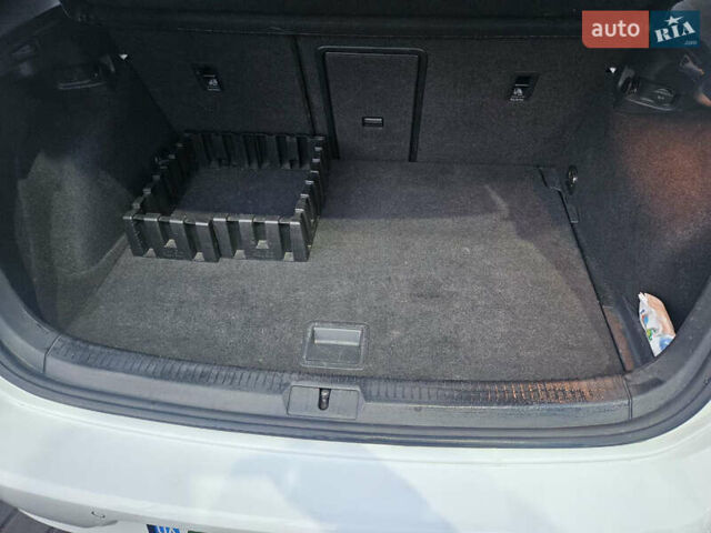 Белый Фольксваген e-Golf, объемом двигателя 0 л и пробегом 115 тыс. км за 14900 $, фото 19 на Automoto.ua