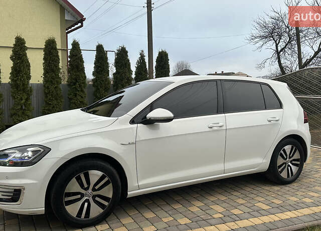 Белый Фольксваген e-Golf, объемом двигателя 0 л и пробегом 70 тыс. км за 13700 $, фото 12 на Automoto.ua