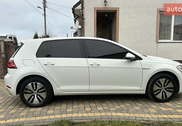 Белый Фольксваген e-Golf, объемом двигателя 0 л и пробегом 70 тыс. км за 13700 $, фото 17 на Automoto.ua
