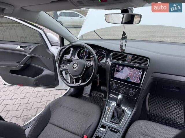 Белый Фольксваген e-Golf, объемом двигателя 0 л и пробегом 71 тыс. км за 12999 $, фото 3 на Automoto.ua