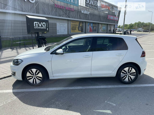 Белый Фольксваген e-Golf, объемом двигателя 0 л и пробегом 63 тыс. км за 18800 $, фото 6 на Automoto.ua