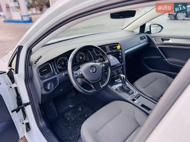 Белый Фольксваген e-Golf, объемом двигателя 0 л и пробегом 87 тыс. км за 12999 $, фото 43 на Automoto.ua