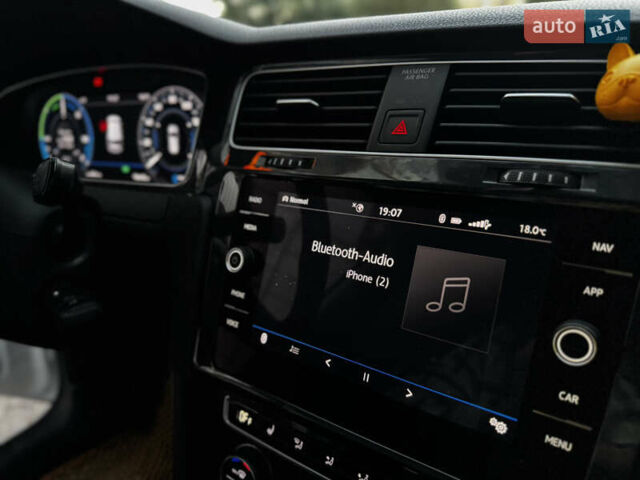 Білий Фольксваген e-Golf, об'ємом двигуна 0 л та пробігом 97 тис. км за 13999 $, фото 21 на Automoto.ua