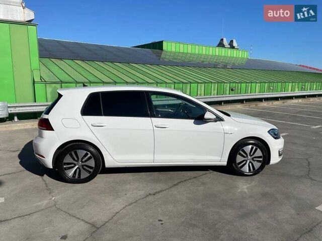 Белый Фольксваген e-Golf, объемом двигателя 0 л и пробегом 124 тыс. км за 13490 $, фото 4 на Automoto.ua