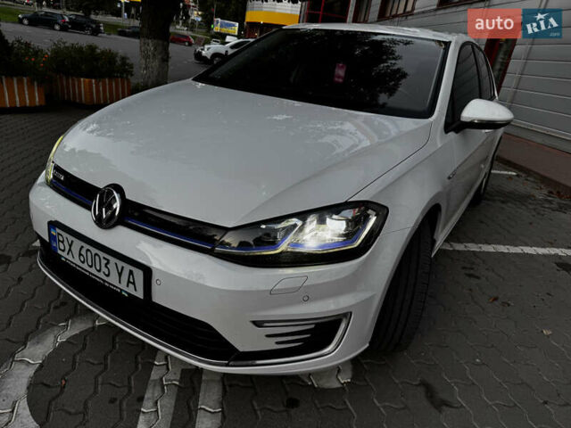 Білий Фольксваген e-Golf, об'ємом двигуна 0 л та пробігом 97 тис. км за 13999 $, фото 7 на Automoto.ua