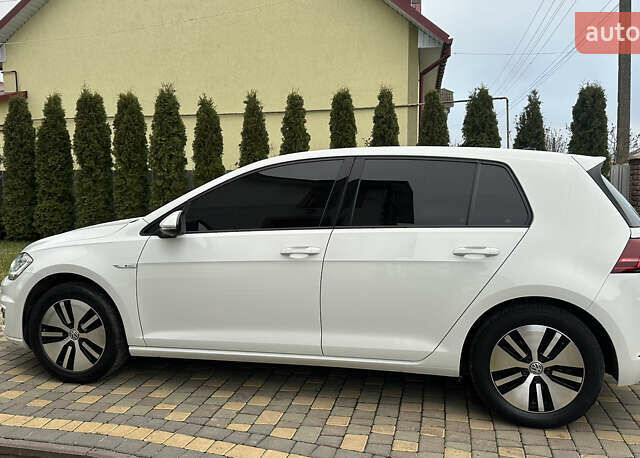 Белый Фольксваген e-Golf, объемом двигателя 0 л и пробегом 70 тыс. км за 13700 $, фото 13 на Automoto.ua