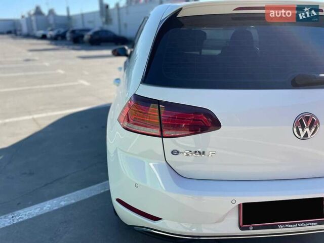 Белый Фольксваген e-Golf, объемом двигателя 0 л и пробегом 124 тыс. км за 13490 $, фото 12 на Automoto.ua