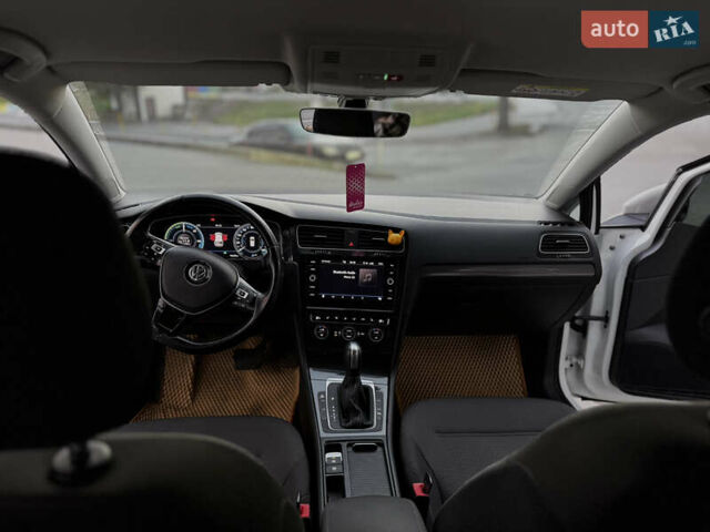Білий Фольксваген e-Golf, об'ємом двигуна 0 л та пробігом 97 тис. км за 13999 $, фото 26 на Automoto.ua