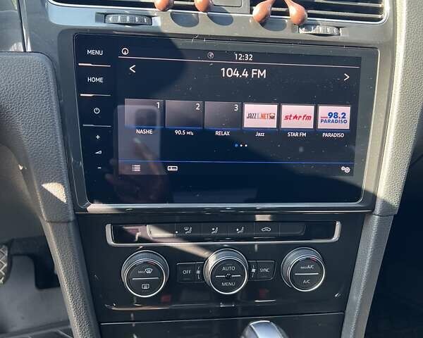 Белый Фольксваген e-Golf, объемом двигателя 0 л и пробегом 44 тыс. км за 16800 $, фото 15 на Automoto.ua