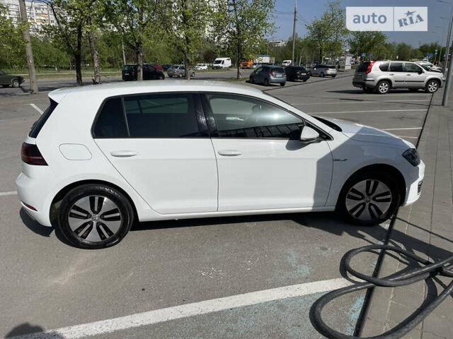 Белый Фольксваген e-Golf, объемом двигателя 0 л и пробегом 63 тыс. км за 19500 $, фото 6 на Automoto.ua