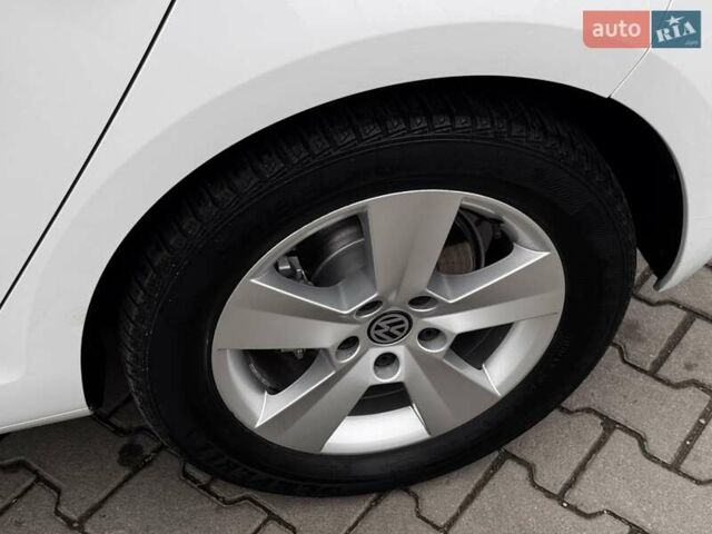 Белый Фольксваген e-Golf, объемом двигателя 0 л и пробегом 71 тыс. км за 12999 $, фото 12 на Automoto.ua