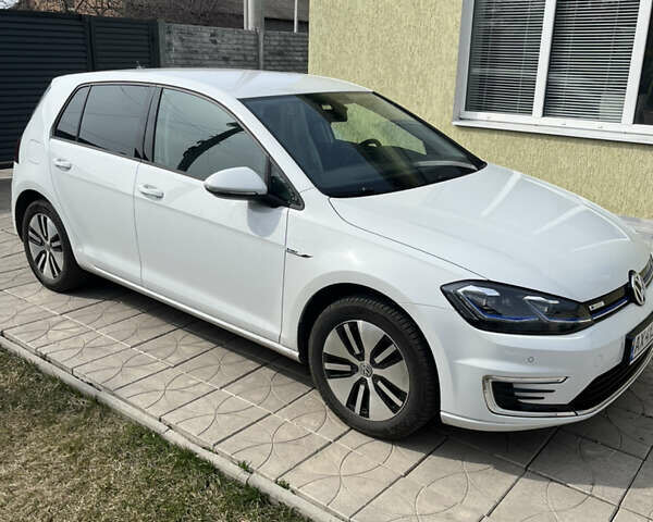 Белый Фольксваген e-Golf, объемом двигателя 0 л и пробегом 33 тыс. км за 16500 $, фото 3 на Automoto.ua