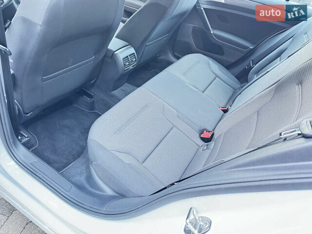 Белый Фольксваген e-Golf, объемом двигателя 0 л и пробегом 24 тыс. км за 15800 $, фото 23 на Automoto.ua