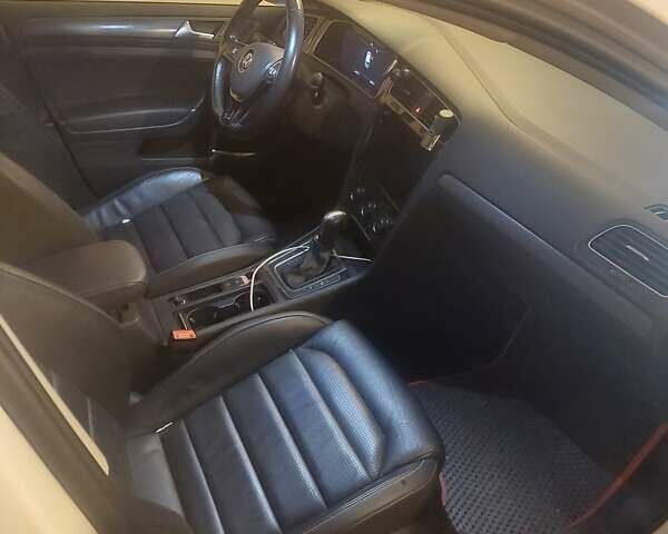 Білий Фольксваген e-Golf, об'ємом двигуна 0 л та пробігом 48 тис. км за 17000 $, фото 2 на Automoto.ua