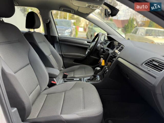 Белый Фольксваген e-Golf, объемом двигателя 0 л и пробегом 137 тыс. км за 13800 $, фото 18 на Automoto.ua