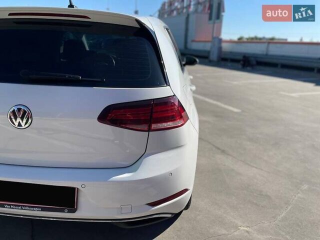 Белый Фольксваген e-Golf, объемом двигателя 0 л и пробегом 124 тыс. км за 13490 $, фото 11 на Automoto.ua