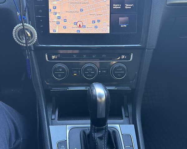 Белый Фольксваген e-Golf, объемом двигателя 0 л и пробегом 47 тыс. км за 15900 $, фото 11 на Automoto.ua