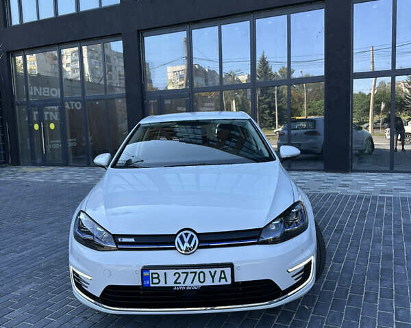 Белый Фольксваген e-Golf, объемом двигателя 0 л и пробегом 24 тыс. км за 15999 $, фото 1 на Automoto.ua