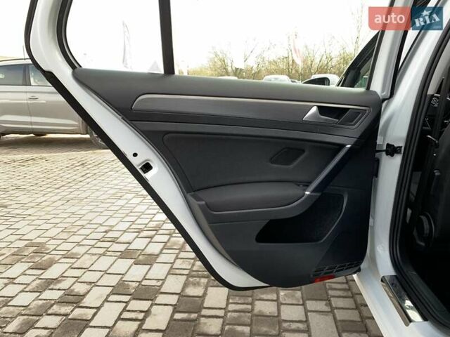 Белый Фольксваген e-Golf, объемом двигателя 0 л и пробегом 73 тыс. км за 13955 $, фото 25 на Automoto.ua