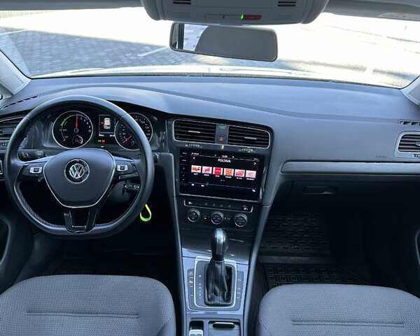 Белый Фольксваген e-Golf, объемом двигателя 0 л и пробегом 24 тыс. км за 15999 $, фото 11 на Automoto.ua