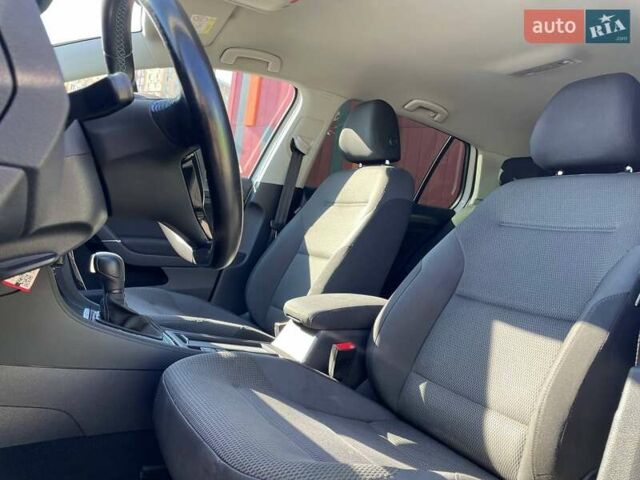 Белый Фольксваген e-Golf, объемом двигателя 0 л и пробегом 124 тыс. км за 13490 $, фото 18 на Automoto.ua