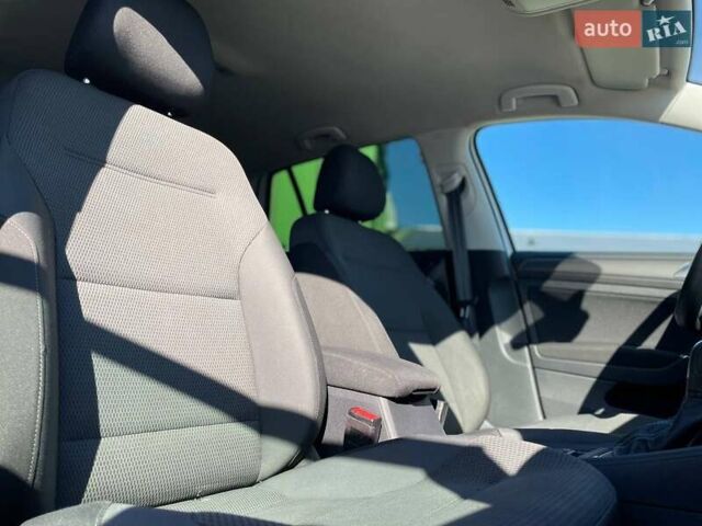 Белый Фольксваген e-Golf, объемом двигателя 0 л и пробегом 124 тыс. км за 13490 $, фото 31 на Automoto.ua