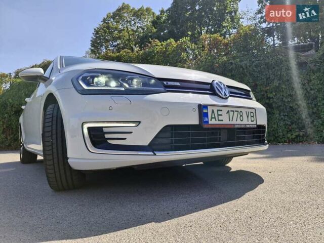 Белый Фольксваген e-Golf, объемом двигателя 0 л и пробегом 70 тыс. км за 14500 $, фото 12 на Automoto.ua