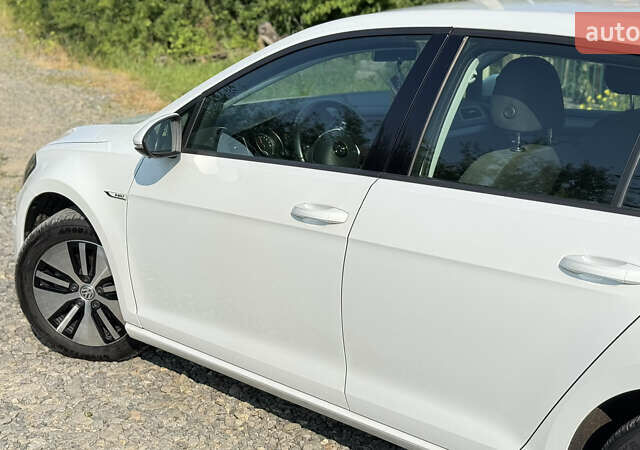 Белый Фольксваген e-Golf, объемом двигателя 0 л и пробегом 73 тыс. км за 17900 $, фото 18 на Automoto.ua