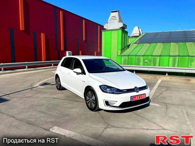 Белый Фольксваген e-Golf, объемом двигателя 100 л и пробегом 124 тыс. км за 13400 $, фото 2 на Automoto.ua