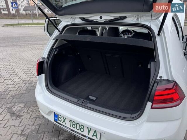 Белый Фольксваген e-Golf, объемом двигателя 0 л и пробегом 71 тыс. км за 12999 $, фото 47 на Automoto.ua