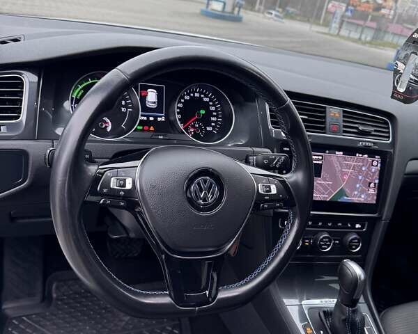 Белый Фольксваген e-Golf, объемом двигателя 0 л и пробегом 71 тыс. км за 12999 $, фото 43 на Automoto.ua