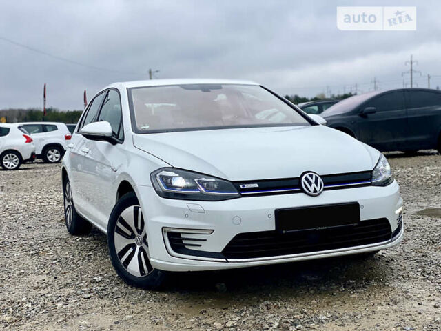 Белый Фольксваген e-Golf, объемом двигателя 0 л и пробегом 31 тыс. км за 18999 $, фото 4 на Automoto.ua