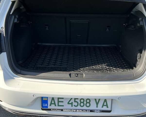 Белый Фольксваген e-Golf, объемом двигателя 0 л и пробегом 44 тыс. км за 16800 $, фото 20 на Automoto.ua