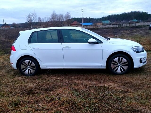 Белый Фольксваген e-Golf, объемом двигателя 0 л и пробегом 38 тыс. км за 14300 $, фото 2 на Automoto.ua