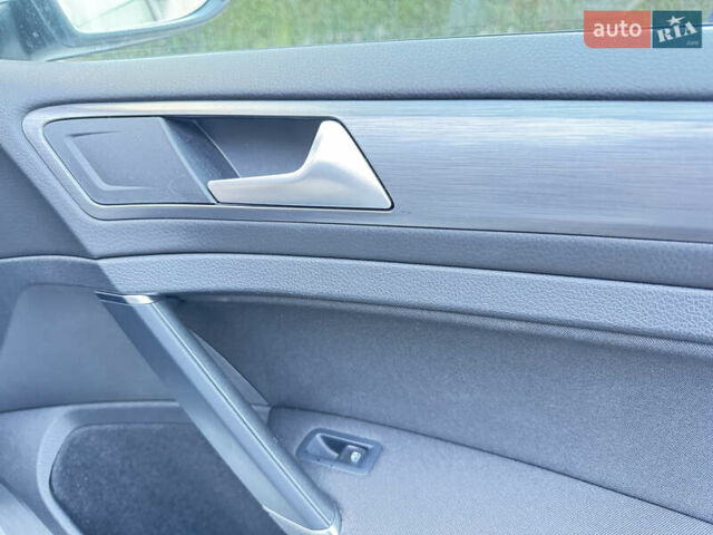 Белый Фольксваген e-Golf, объемом двигателя 0 л и пробегом 24 тыс. км за 15800 $, фото 19 на Automoto.ua