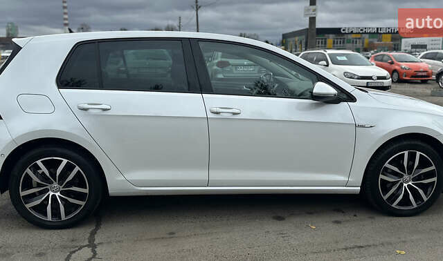 Белый Фольксваген e-Golf, объемом двигателя 0 л и пробегом 98 тыс. км за 16450 $, фото 6 на Automoto.ua