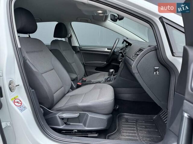 Білий Фольксваген e-Golf, об'ємом двигуна 0 л та пробігом 79 тис. км за 13900 $, фото 17 на Automoto.ua