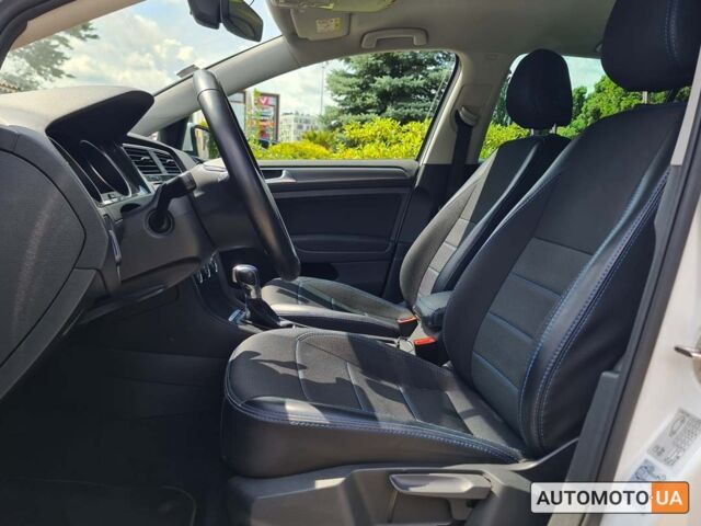 Белый Фольксваген e-Golf, объемом двигателя 36 л и пробегом 114 тыс. км за 15000 $, фото 9 на Automoto.ua