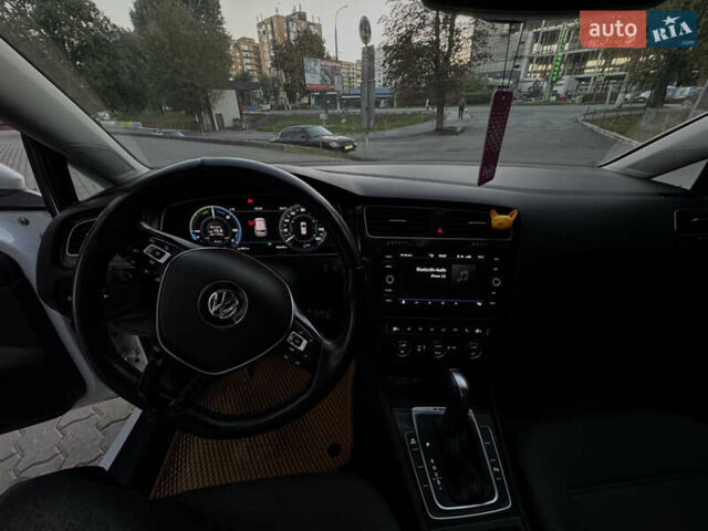 Білий Фольксваген e-Golf, об'ємом двигуна 0 л та пробігом 97 тис. км за 13999 $, фото 24 на Automoto.ua