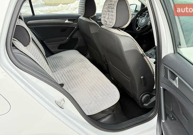 Білий Фольксваген e-Golf, об'ємом двигуна 0 л та пробігом 74 тис. км за 15500 $, фото 29 на Automoto.ua