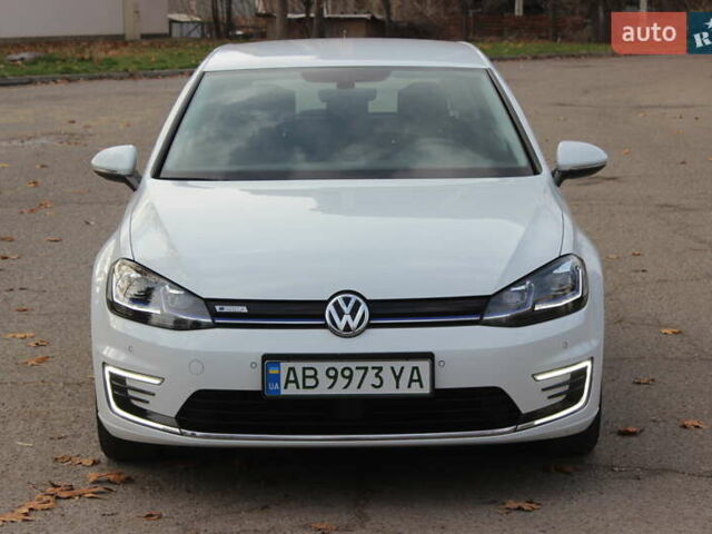 Белый Фольксваген e-Golf, объемом двигателя 0 л и пробегом 69 тыс. км за 13999 $, фото 5 на Automoto.ua