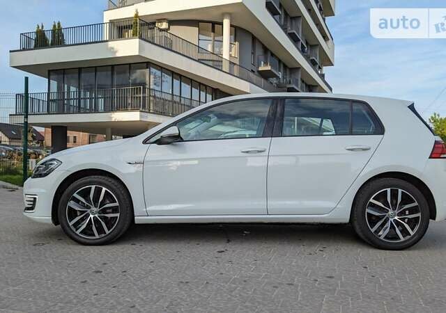 Білий Фольксваген e-Golf, об'ємом двигуна 0 л та пробігом 56 тис. км за 14950 $, фото 12 на Automoto.ua