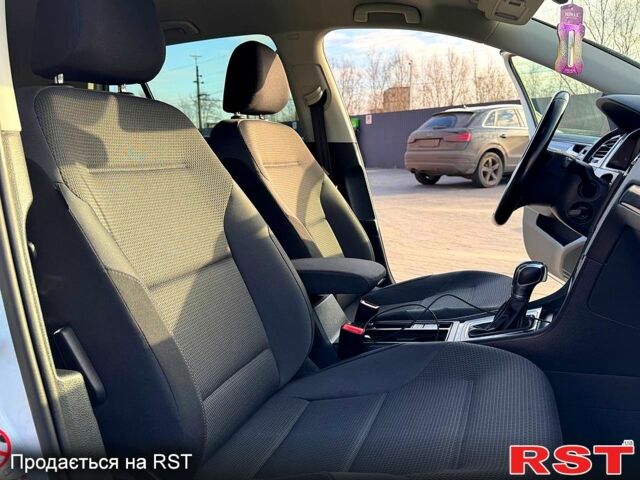 Белый Фольксваген e-Golf, объемом двигателя 0 л и пробегом 96 тыс. км за 12200 $, фото 10 на Automoto.ua