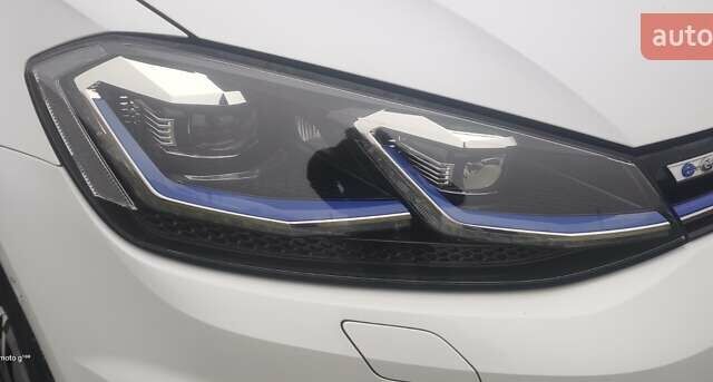 Білий Фольксваген e-Golf, об'ємом двигуна 0 л та пробігом 88 тис. км за 16499 $, фото 9 на Automoto.ua