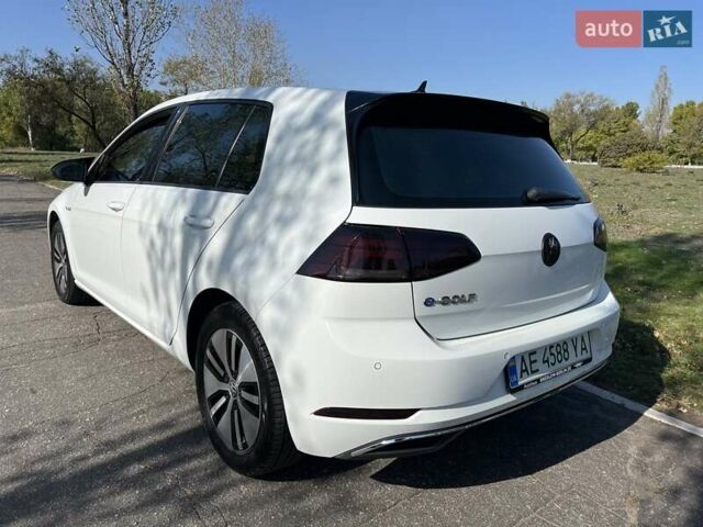 Белый Фольксваген e-Golf, объемом двигателя 0 л и пробегом 44 тыс. км за 16800 $, фото 6 на Automoto.ua