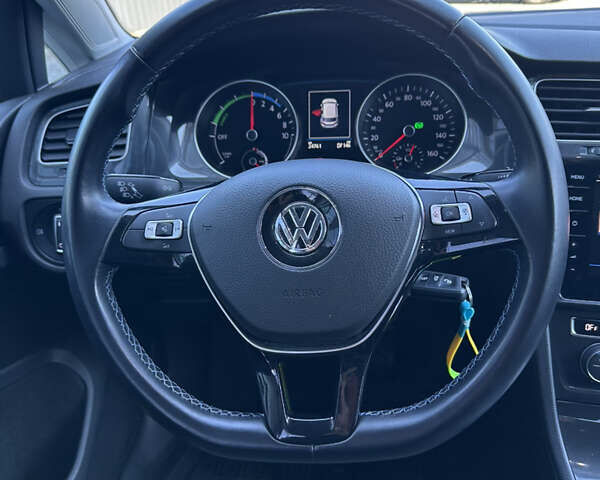 Белый Фольксваген e-Golf, объемом двигателя 0 л и пробегом 24 тыс. км за 15999 $, фото 12 на Automoto.ua